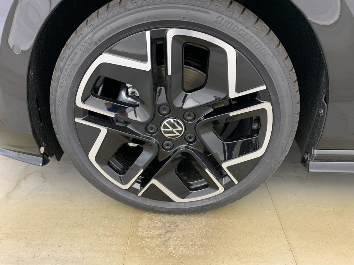 VOLKSWAGEN GOLF 8 2.0 TDI 150 DSG7 R-LINE