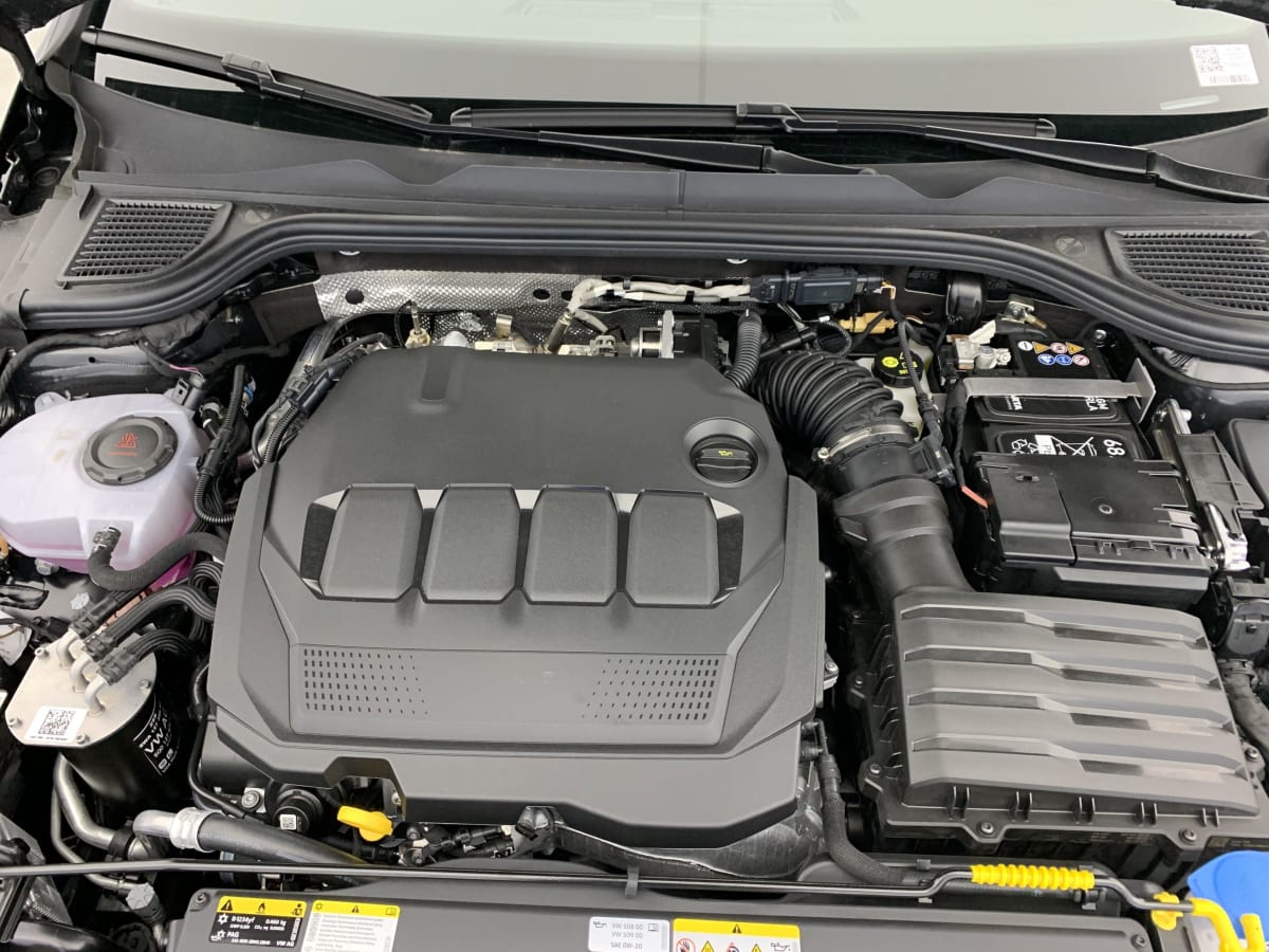 VOLKSWAGEN GOLF 8 2.0 TDI 150 DSG7 R-LINE