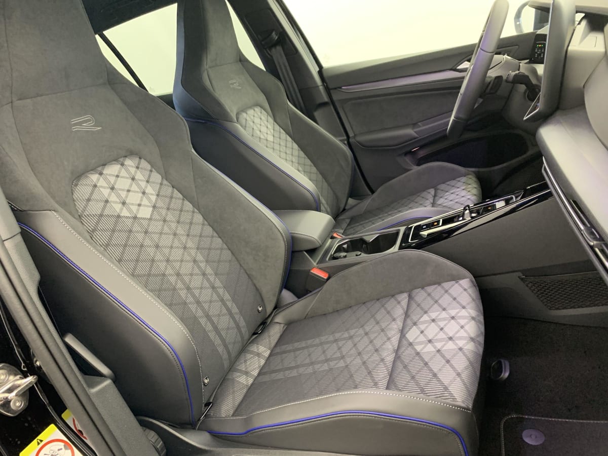 VOLKSWAGEN GOLF 8 2.0 TDI 150 DSG7 R-LINE