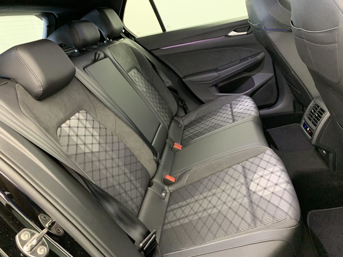VOLKSWAGEN GOLF 8 2.0 TDI 150 DSG7 R-LINE