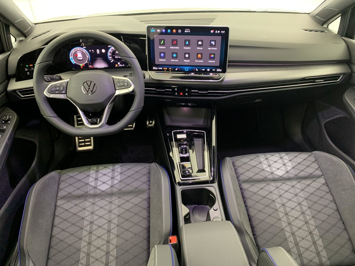 VOLKSWAGEN GOLF 8 2.0 TDI 150 DSG7 R-LINE