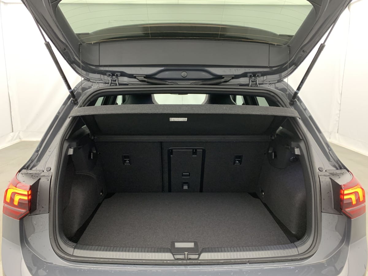 VOLKSWAGEN GOLF 8 2.0 TDI 150 DSG7 R-LINE