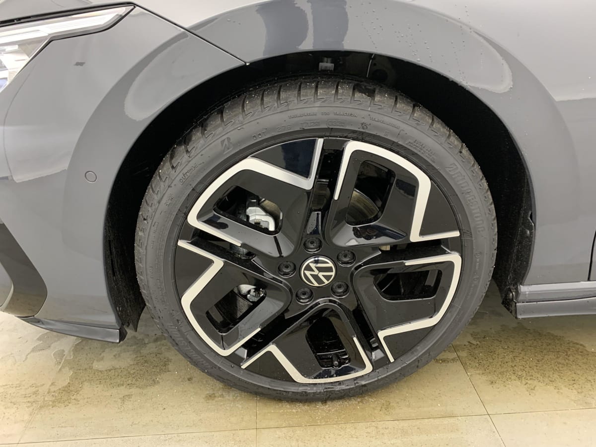 VOLKSWAGEN GOLF 8 2.0 TDI 150 DSG7 R-LINE