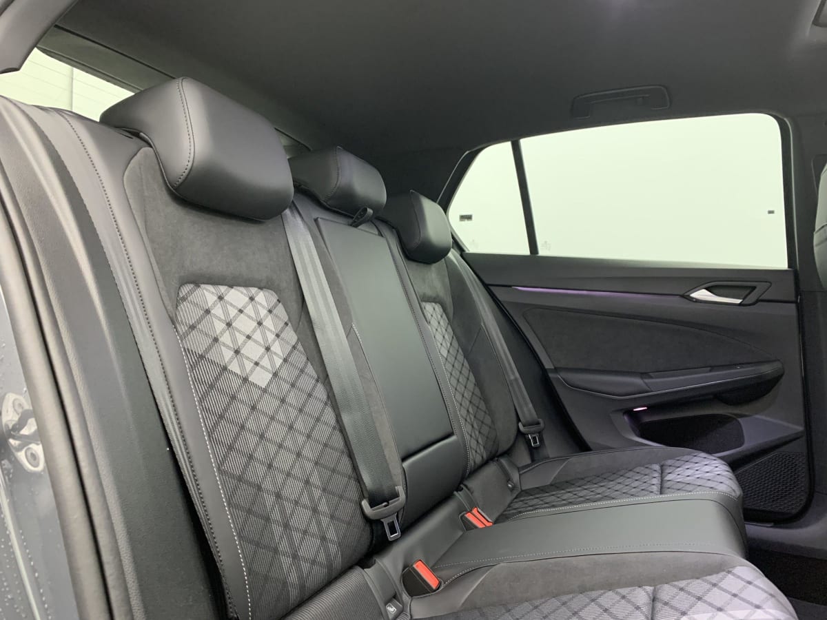 VOLKSWAGEN GOLF 8 2.0 TDI 150 DSG7 R-LINE