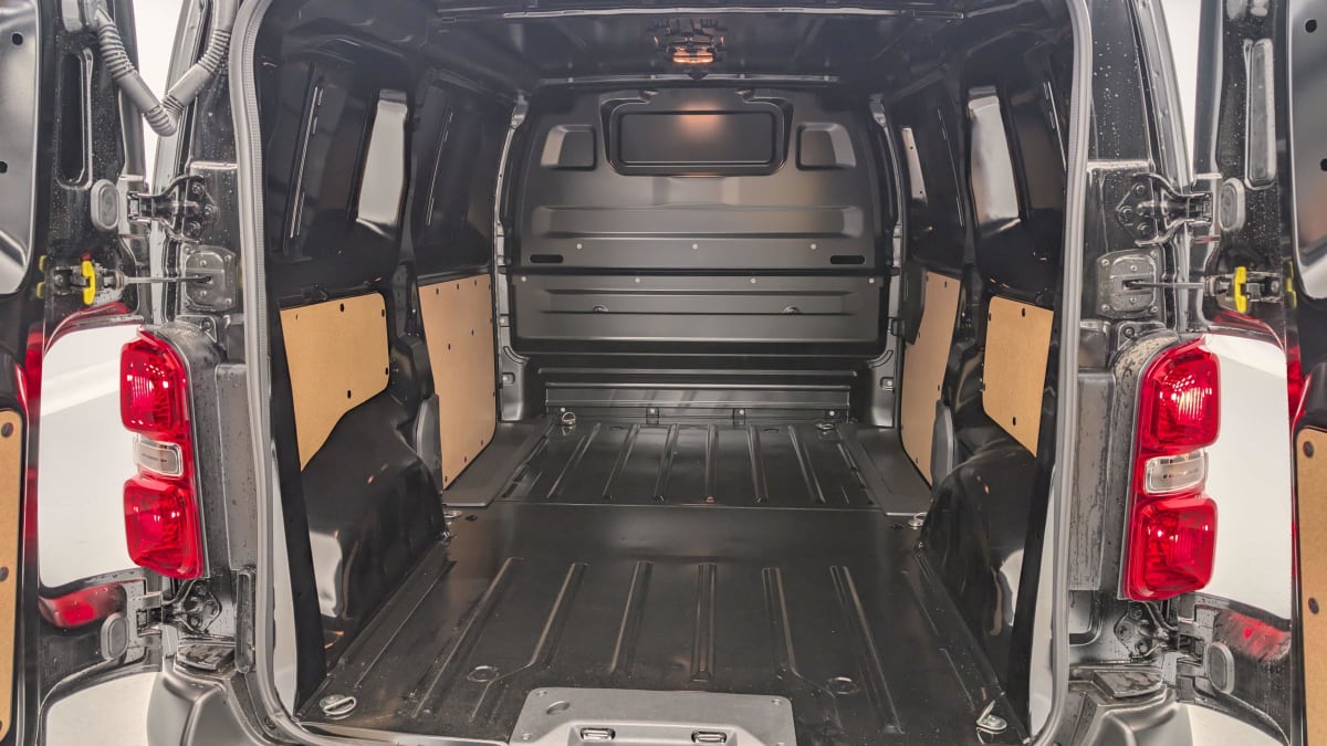 OPEL VIVARO FOURGON TAILLE M BLUEHDI 145 S S EAT8