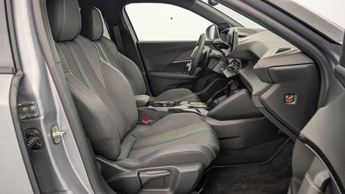 PEUGEOT 2008 PureTech 130 S S EAT8 GT