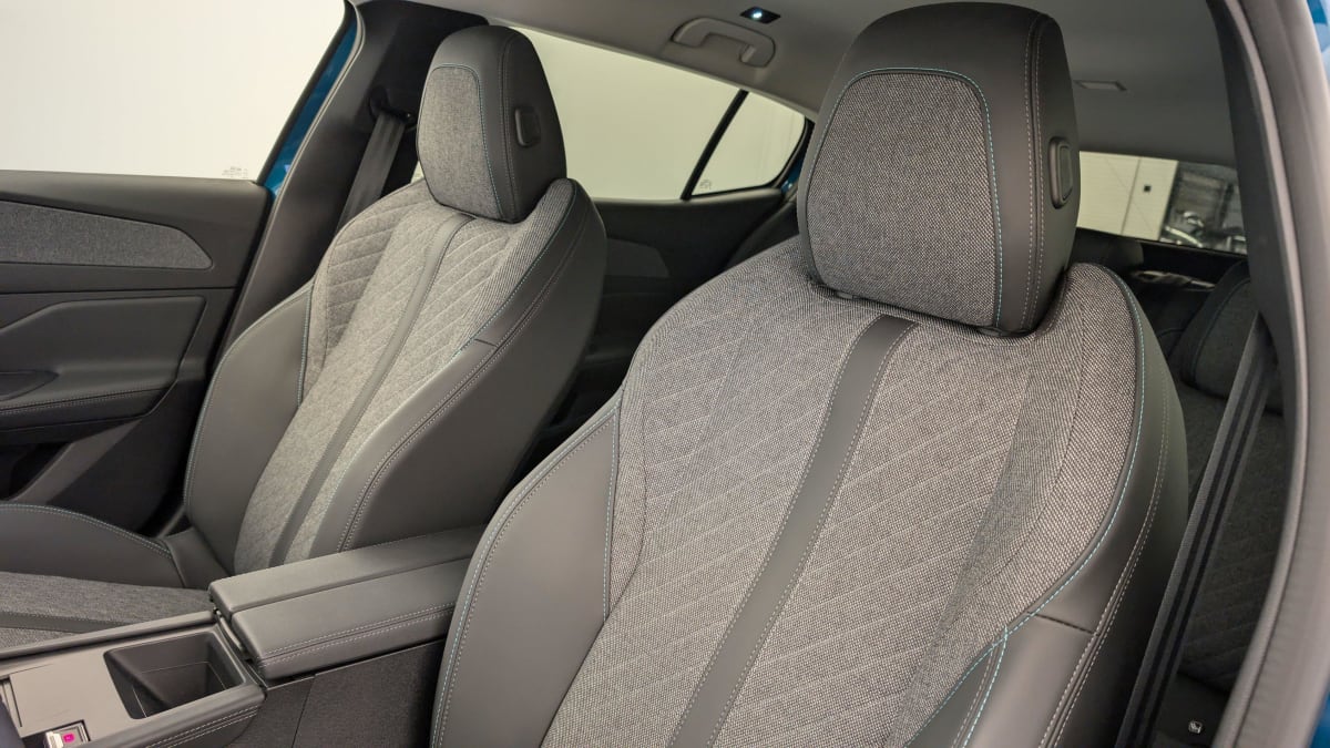 PEUGEOT 408 Hybrid 136 e-DCS6 Allure