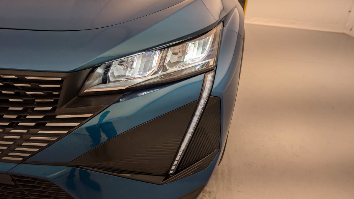 PEUGEOT 408 Hybrid 136 e-DCS6 Allure