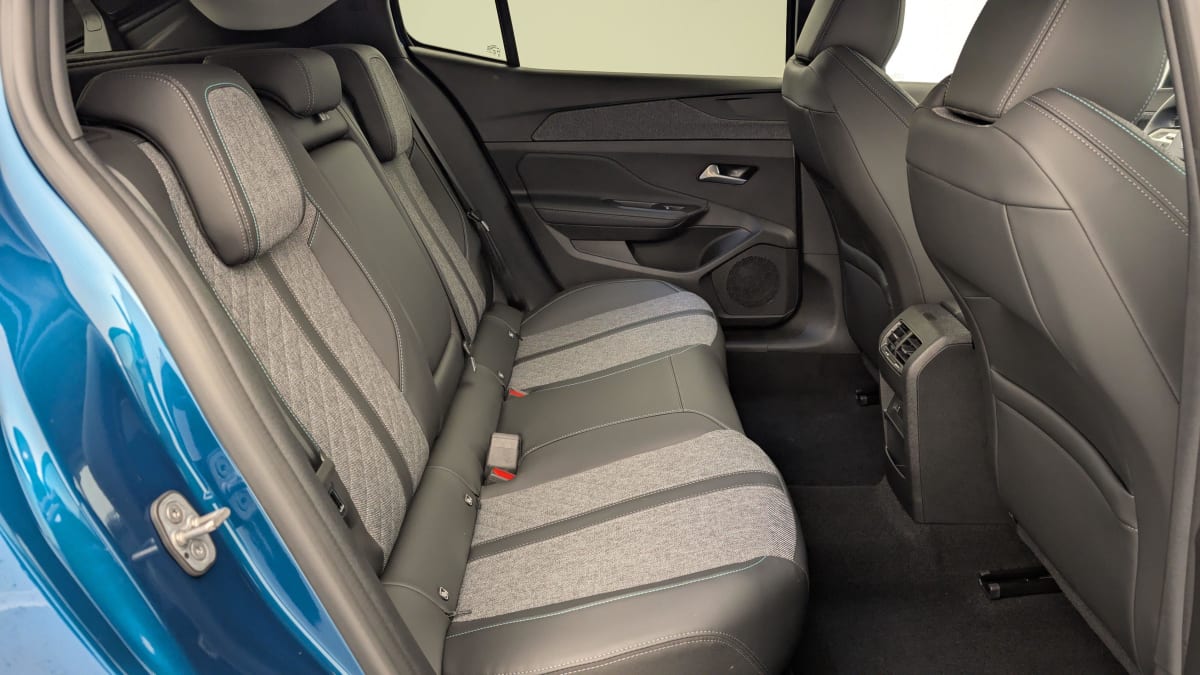 PEUGEOT 408 Hybrid 136 e-DCS6 Allure