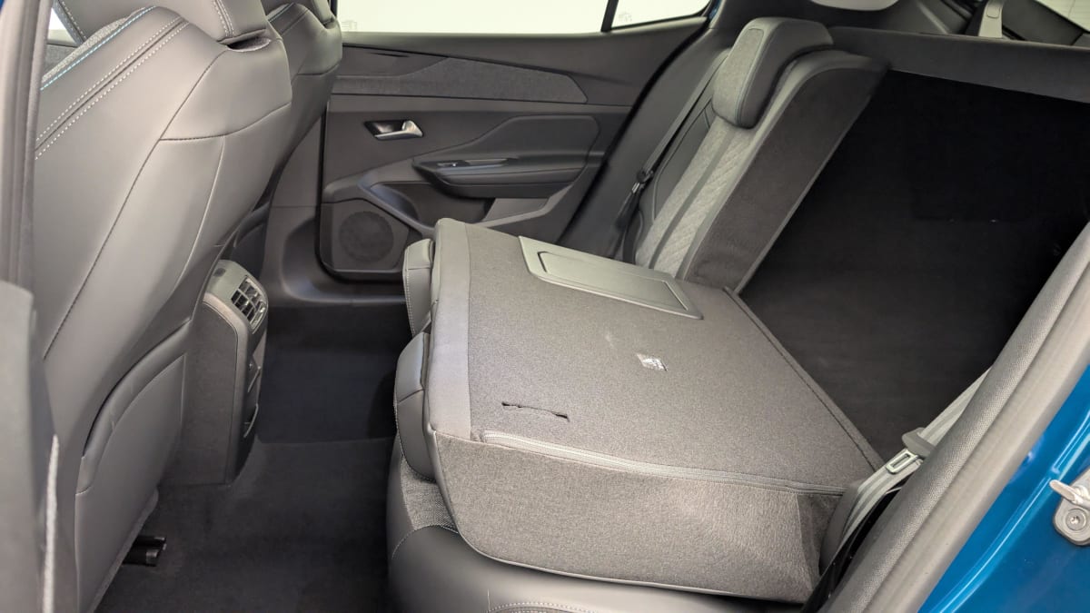 PEUGEOT 408 Hybrid 136 e-DCS6 Allure