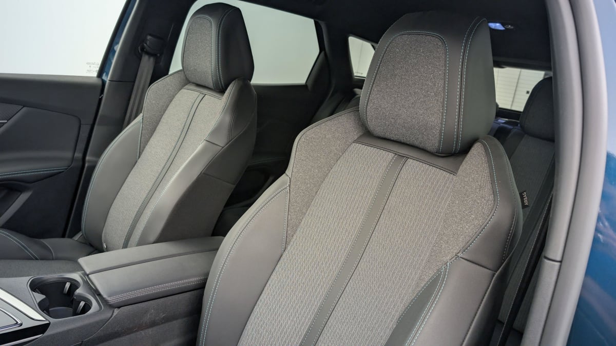 PEUGEOT 3008 Hybrid 136 e-DCS6 Allure Pack