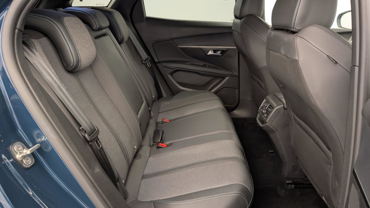 PEUGEOT 3008 Hybrid 136 e-DCS6 Allure Pack