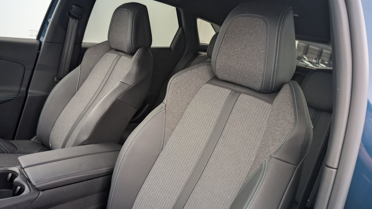 PEUGEOT 3008 Hybrid 136 e-DCS6 Allure Pack