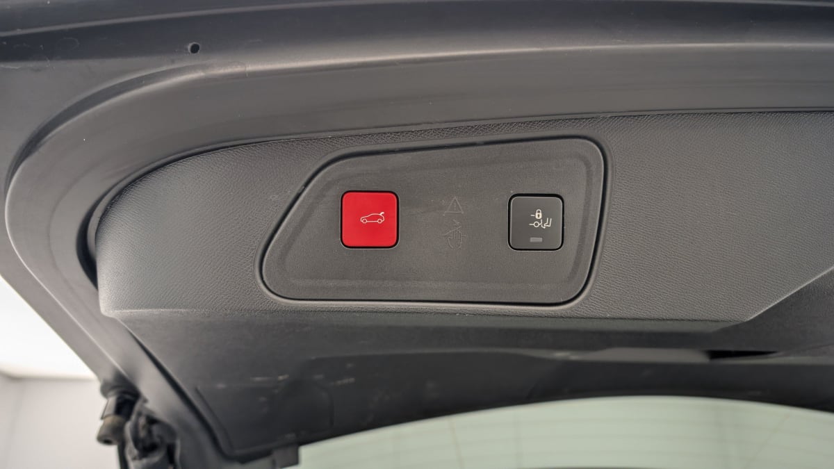 PEUGEOT 3008 Hybrid 136 e-DCS6 Allure Pack