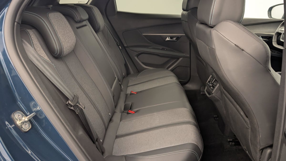 PEUGEOT 3008 Hybrid 136 e-DCS6 Allure Pack