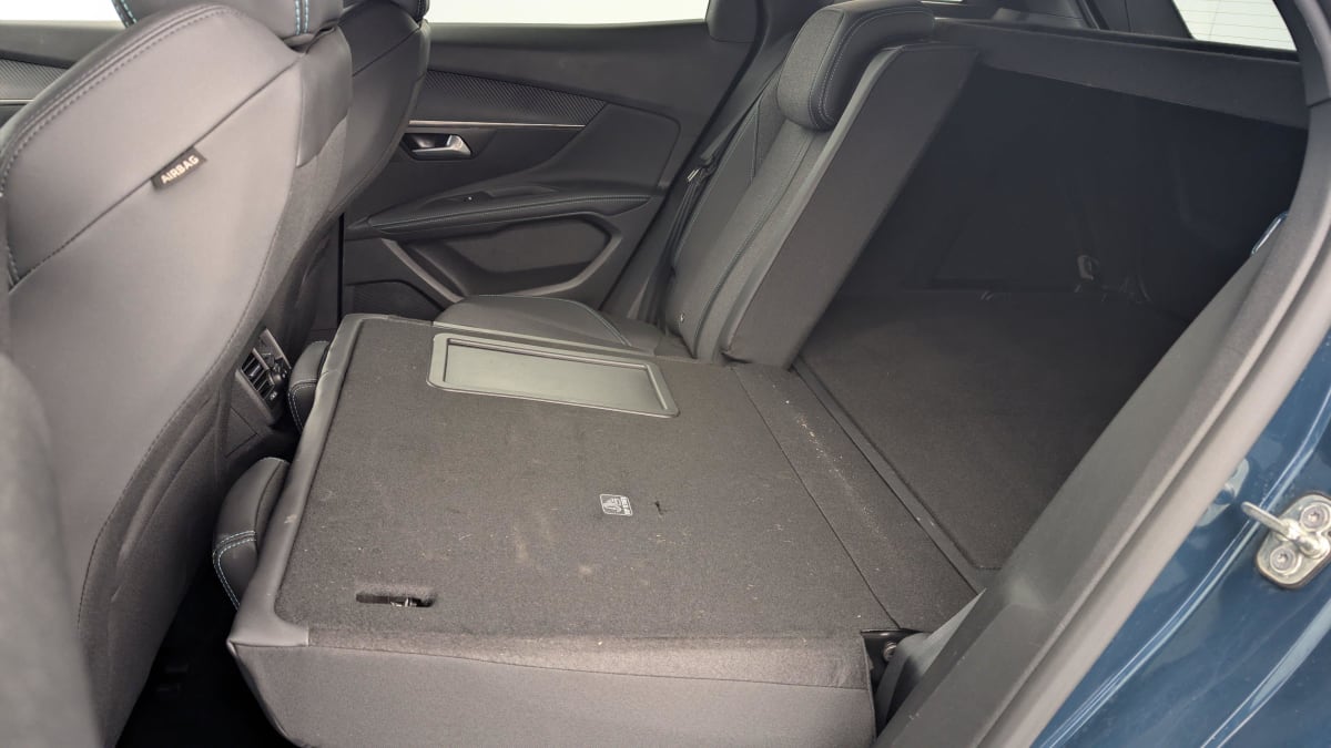 PEUGEOT 3008 Hybrid 136 e-DCS6 Allure Pack