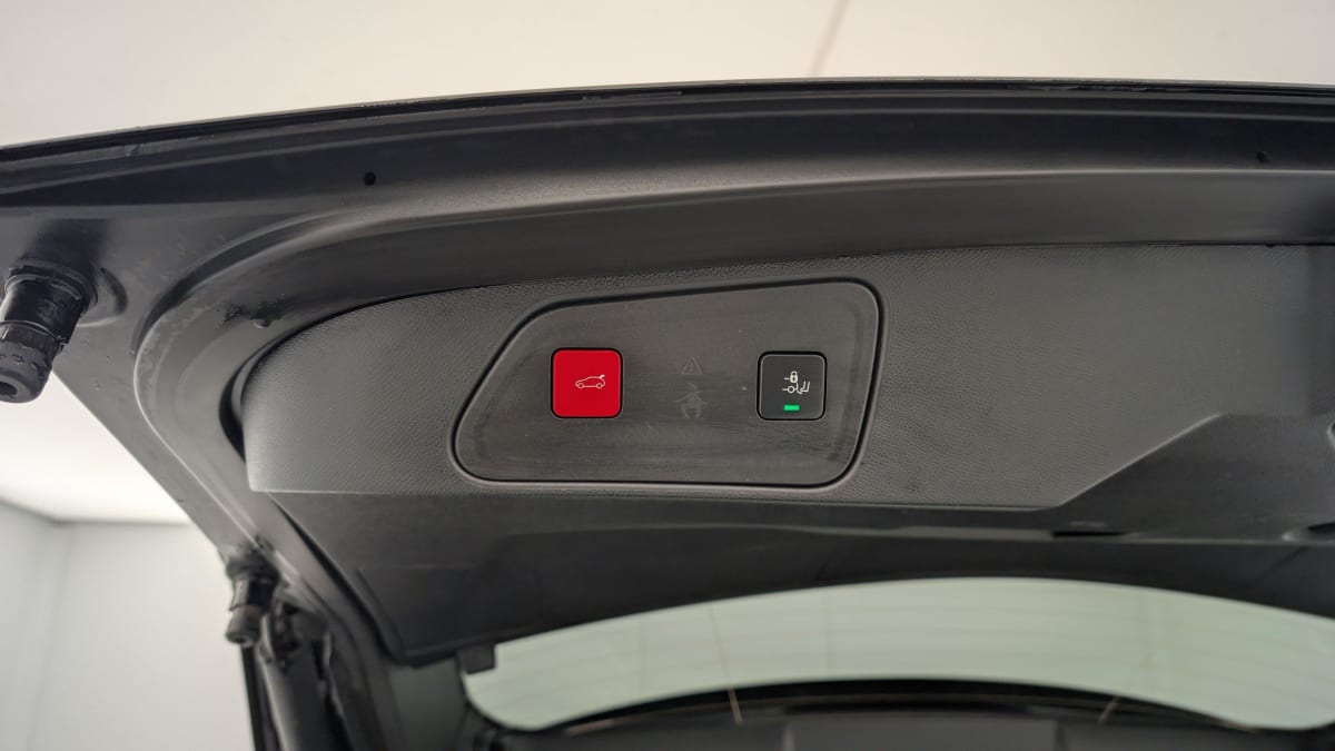 PEUGEOT 3008 Hybrid 136 e-DCS6 GT