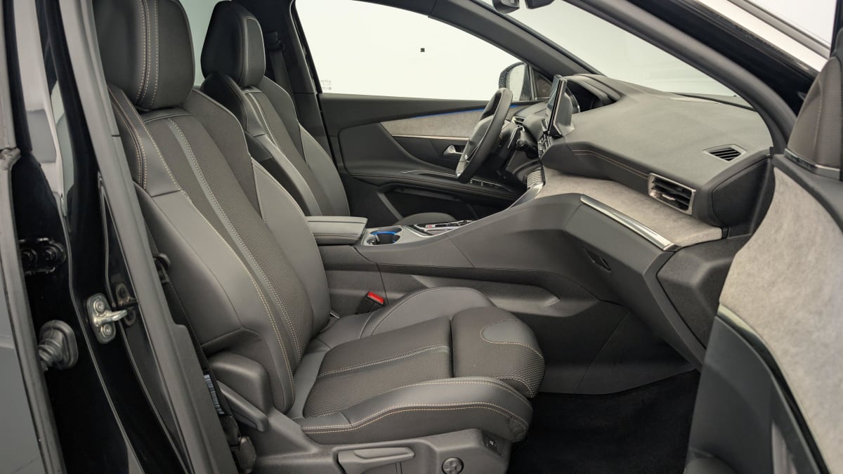 PEUGEOT 3008 Hybrid 136 e-DCS6 GT
