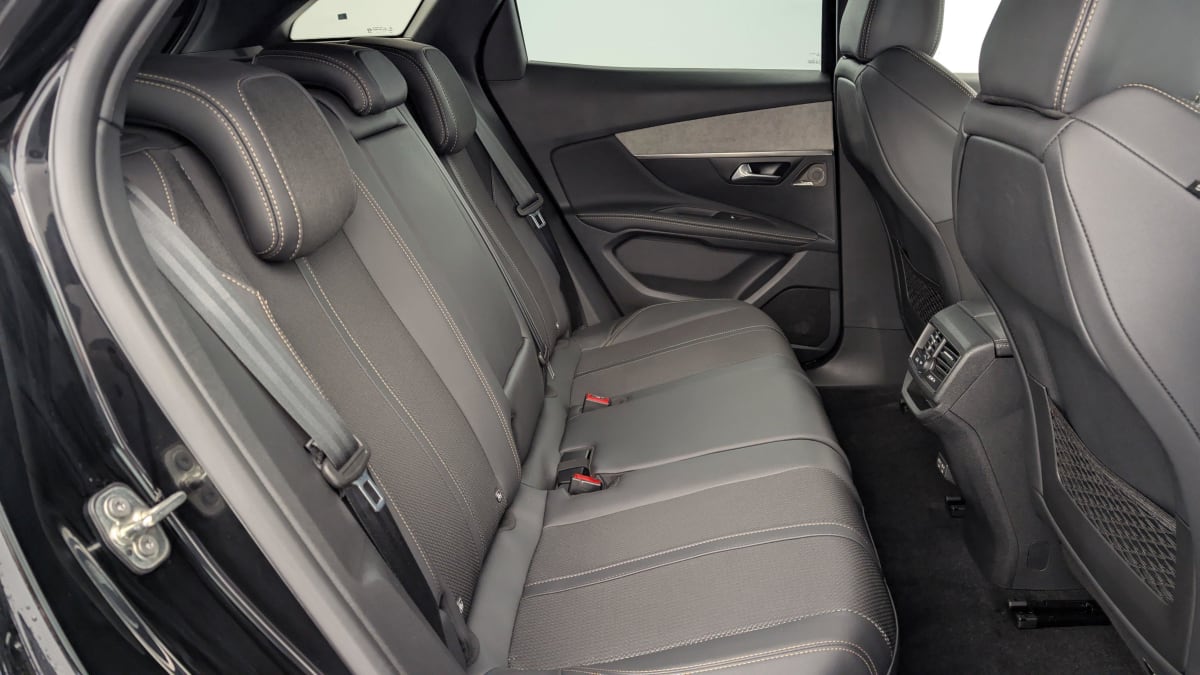 PEUGEOT 3008 Hybrid 136 e-DCS6 GT