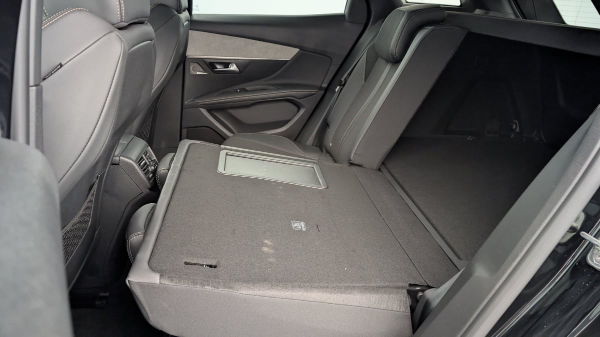 PEUGEOT 3008 Hybrid 136 e-DCS6 GT