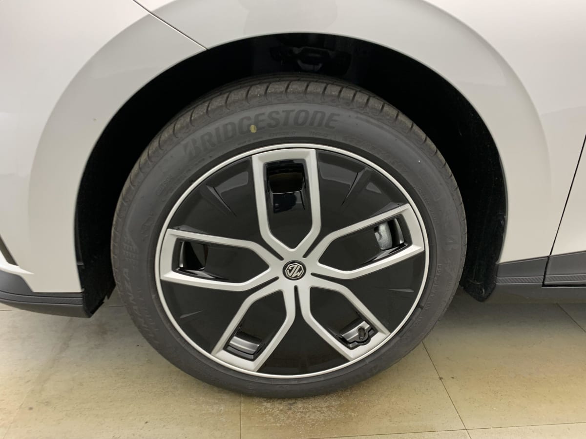 MG MG4 ELECTRIC 77KWH - 180 KW 2WD LUXURY