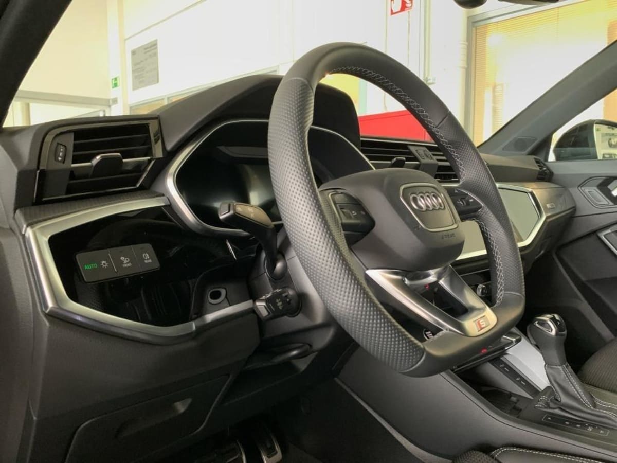 AUDI Q3 35 TDI 150 CH S TRONIC 7 S LINE