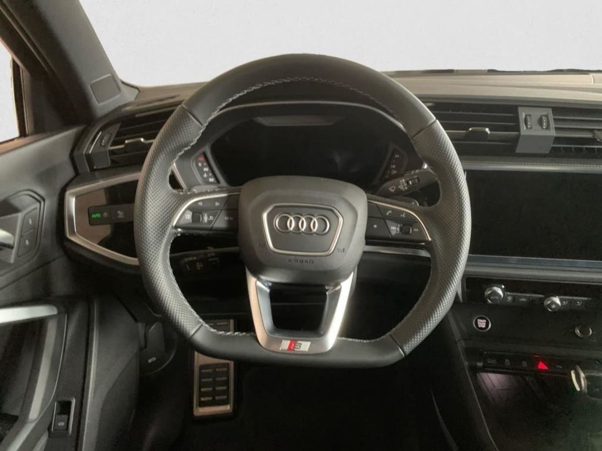 AUDI Q3 35 TDI 150 CH S TRONIC 7 S LINE