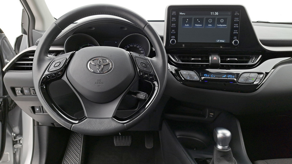 TOYOTA C-HR 1.8 Hybrid 122ch e-CVT DYNAMIC