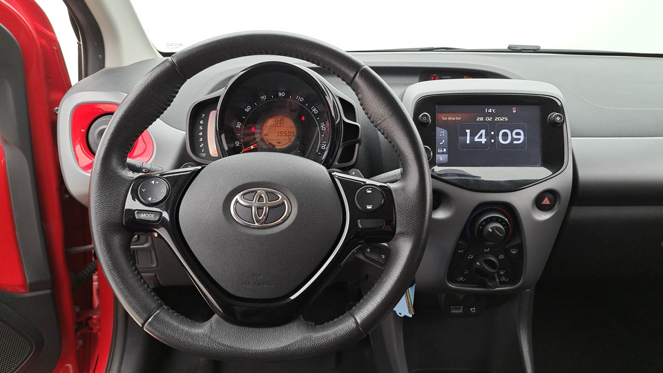 TOYOTA AYGO 1.0 VVTi 72ch X-Shift/5 X-PLAY