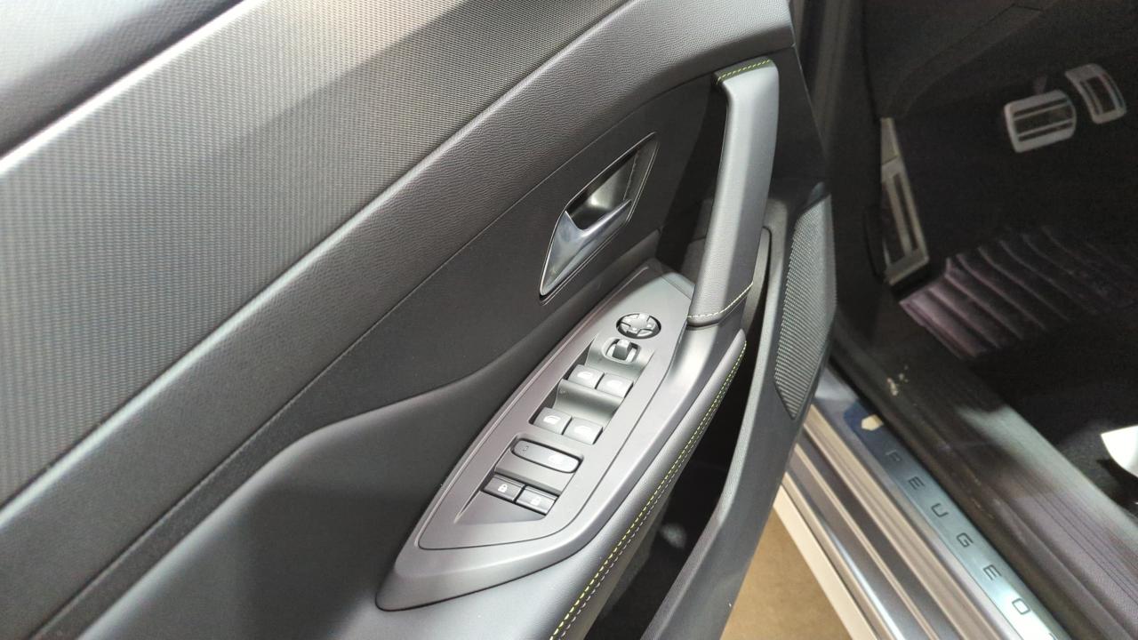 PEUGEOT 308 1.5 BLUEHDI 130CV EAT8 GT + ANGLES MORTS + CAMERA 360