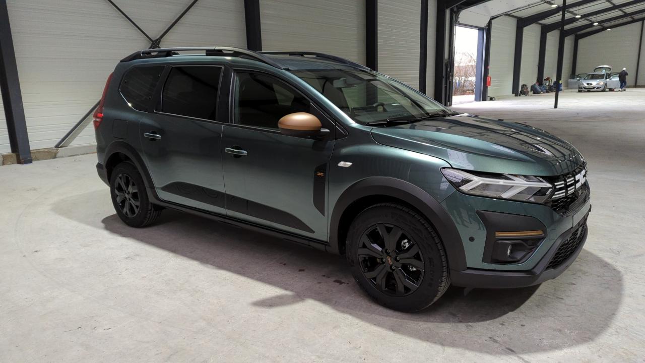 DACIA JOGGER 1.0 TCE 110CV BVM6 7PL EXTREME + ANGLES MORTS + SIEGES CHAUFFANTS