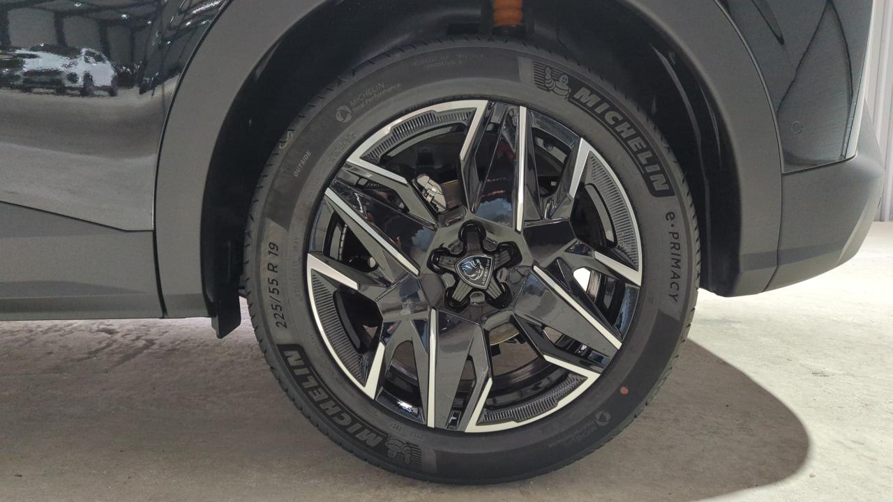 PEUGEOT 3008  HYBRID 136 E-DCS6 GT + Pack 360° Vision & Drive Assist Plus