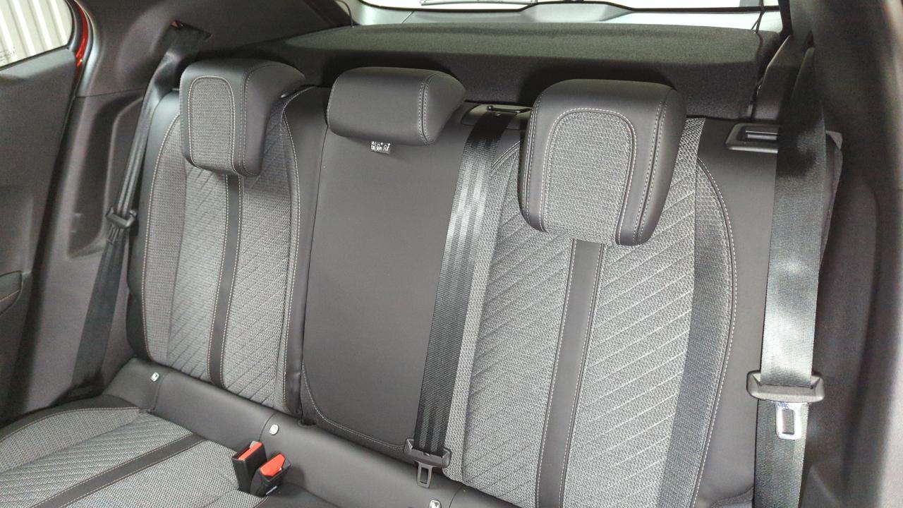 PEUGEOT 2008 NOUVEAU HYBRID 136 E-DCS6 ALLURE + Pack vision & Drive assist plus