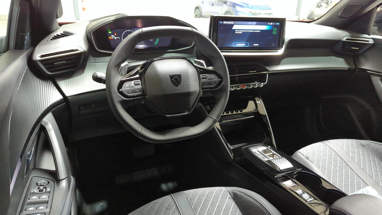 PEUGEOT 2008 NOUVEAU HYBRID 136 E-DCS6 ALLURE + Pack vision & Drive assist plus