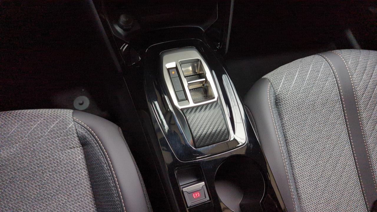 PEUGEOT 2008 NOUVEAU HYBRID 145 E-DCS6 ALLURE