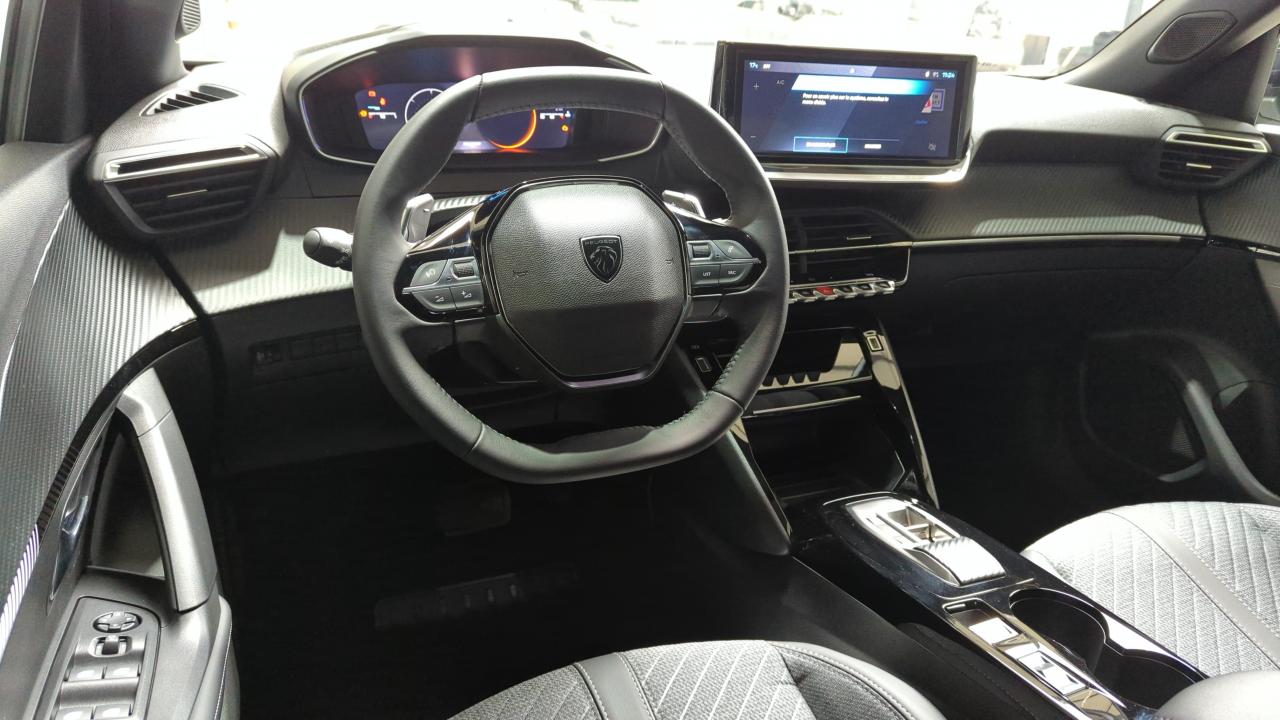 PEUGEOT 2008 NOUVEAU HYBRID 145 E-DCS6 ALLURE
