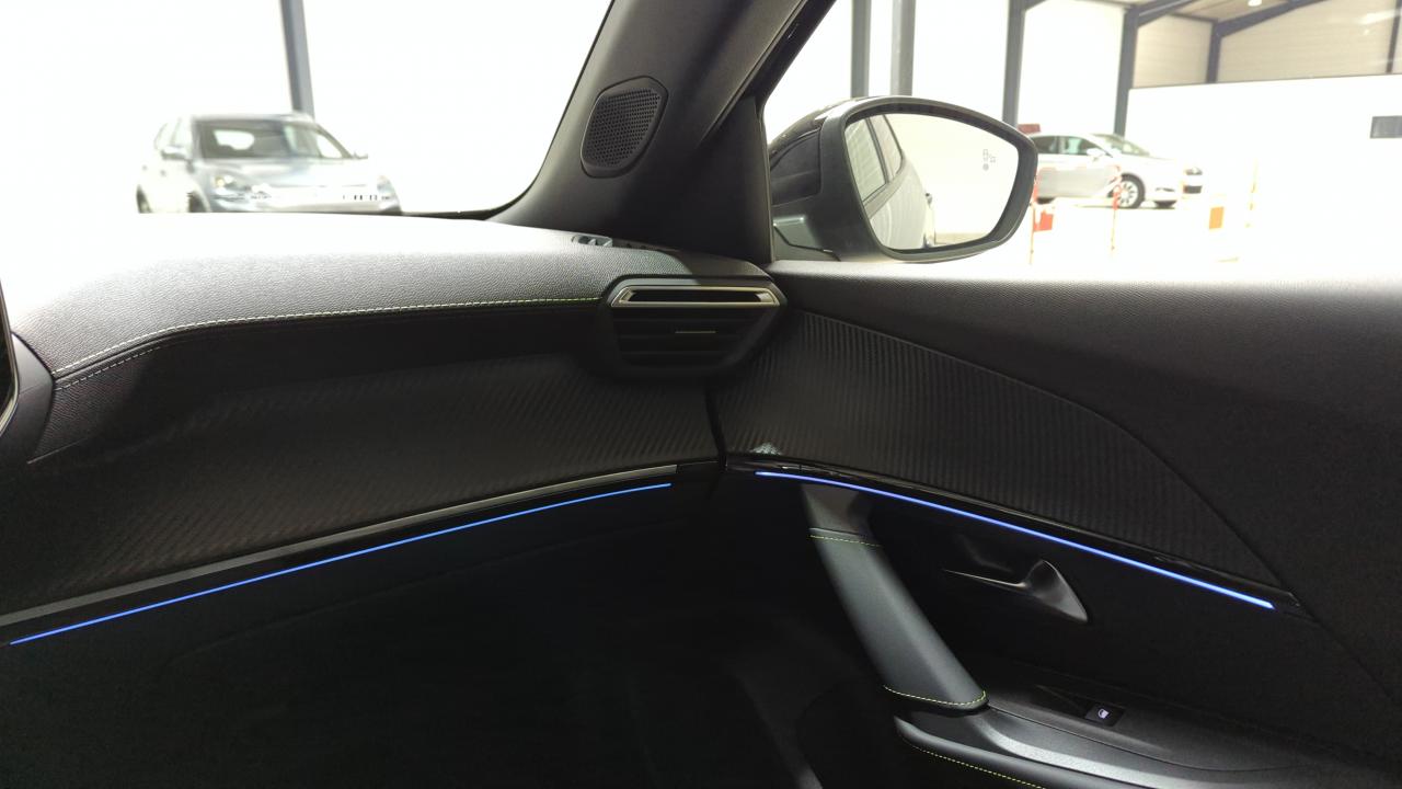 PEUGEOT 2008 NOUVEAU HYBRID 136 E-DCS6 GT + ANGLES MORTS + TOIT PANO