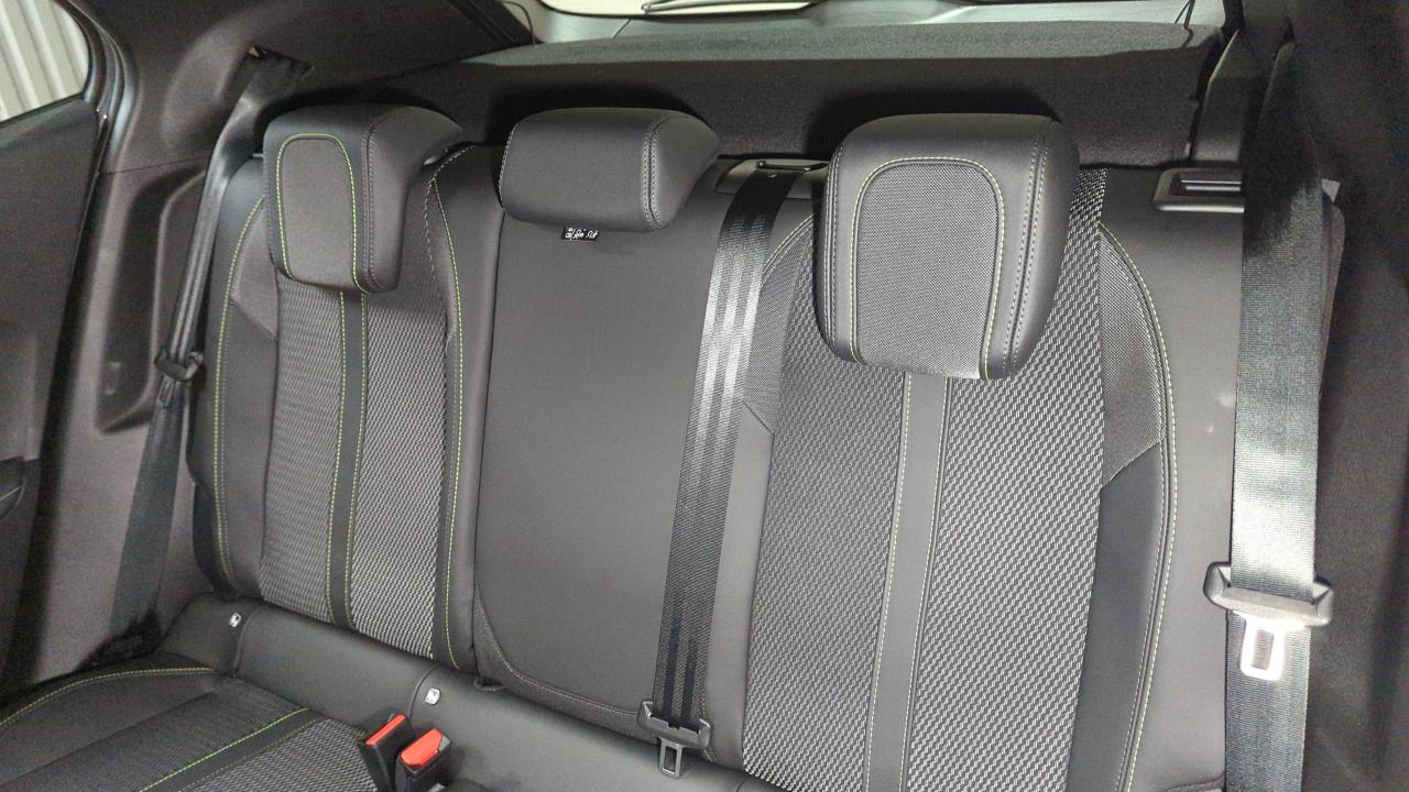 PEUGEOT 2008 NOUVEAU HYBRID 136 E-DCS6 GT + ANGLES MORTS + TOIT PANO