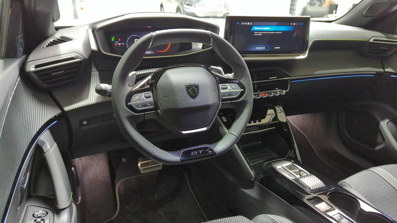 PEUGEOT 2008 NOUVEAU HYBRID 136 E-DCS6 GT + ANGLES MORTS + TOIT PANO