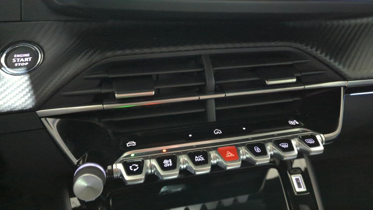 PEUGEOT 2008 NOUVEAU HYBRID 136 E-DCS6 GT + ANGLES MORTS + TOIT PANO