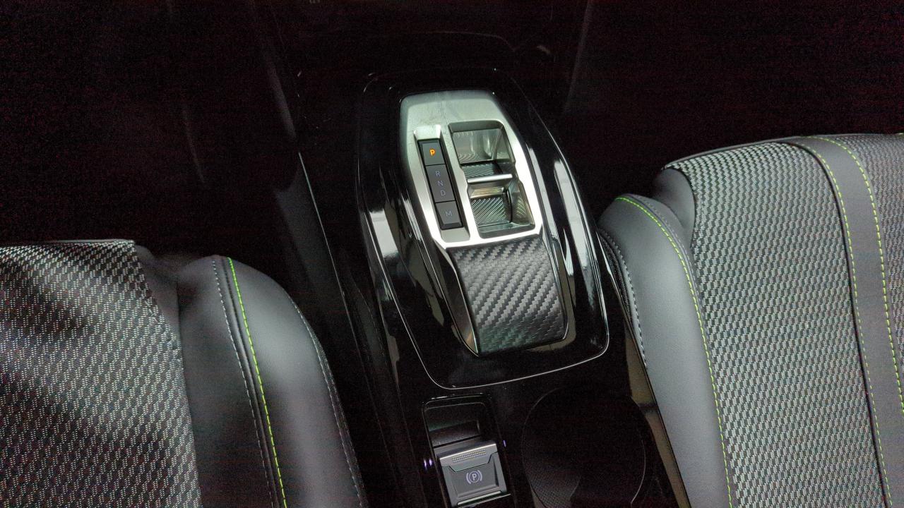 PEUGEOT 2008 NOUVEAU HYBRID 136 E-DCS6 GT + ANGLES MORTS + TOIT PANO