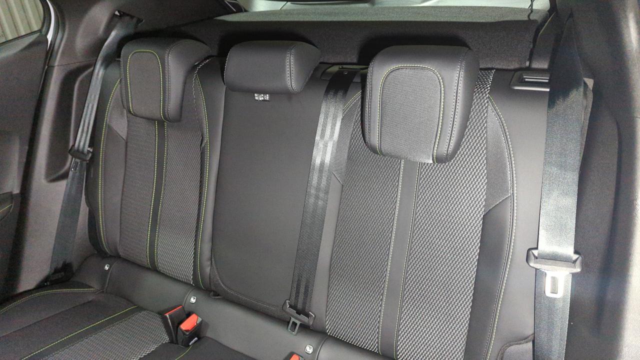 PEUGEOT 2008 NOUVEAU HYBRID 136 E-DCS6 GT + ANGLES MORTS + TOIT PANO