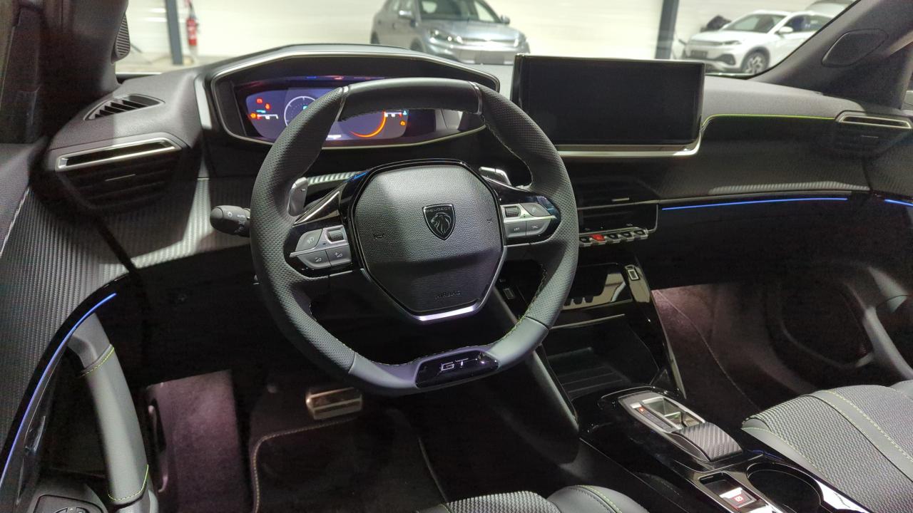 PEUGEOT 2008 NOUVEAU HYBRID 136 E-DCS6 GT + ANGLES MORTS + TOIT PANO