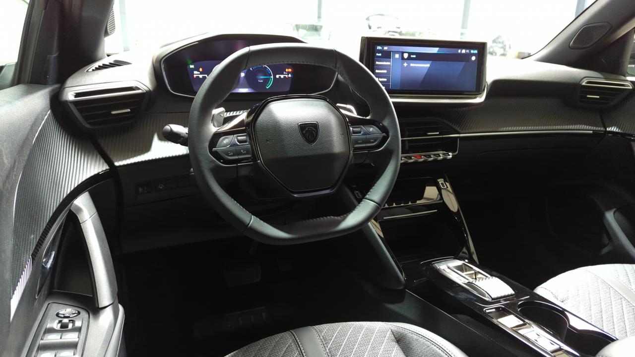PEUGEOT 2008 NOUVEAU HYBRID 145 E-DCS6 ALLURE + PACK NAVIGATION & PACK ACCESS + PACK VISION & DRIVE ASSIST PLUS