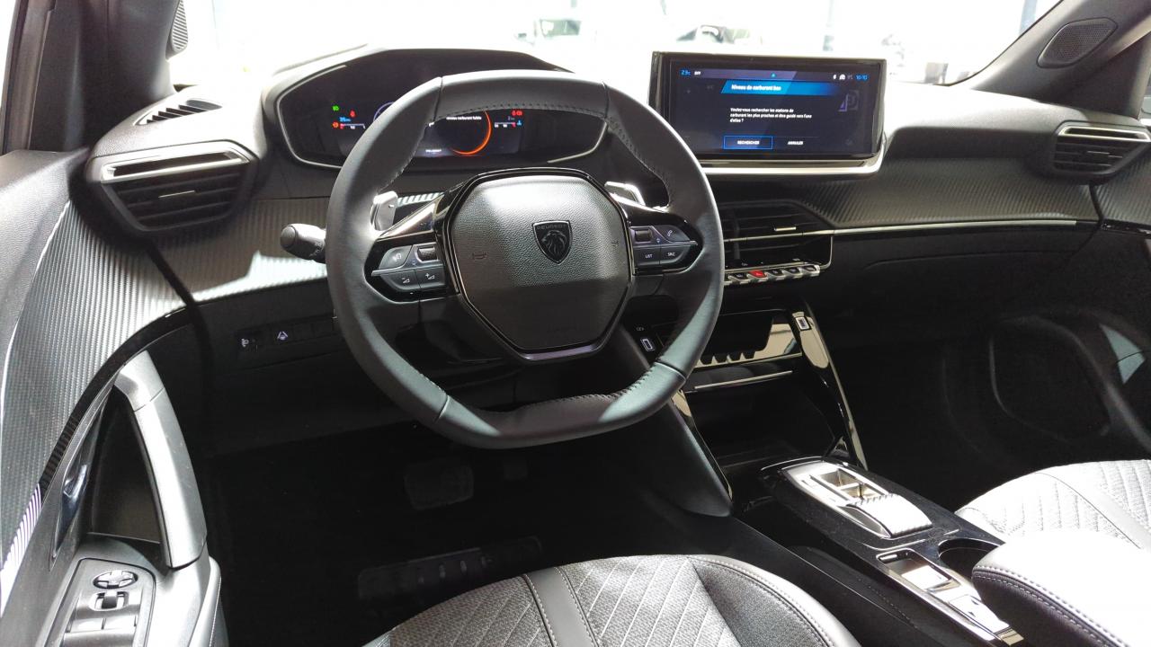 PEUGEOT 2008 NOUVEAU HYBRID 145 E-DCS6 ALLURE + PACK NAVIGATION & PACK ACCESS + PACK VISION & DRIVE ASSIST PLUS