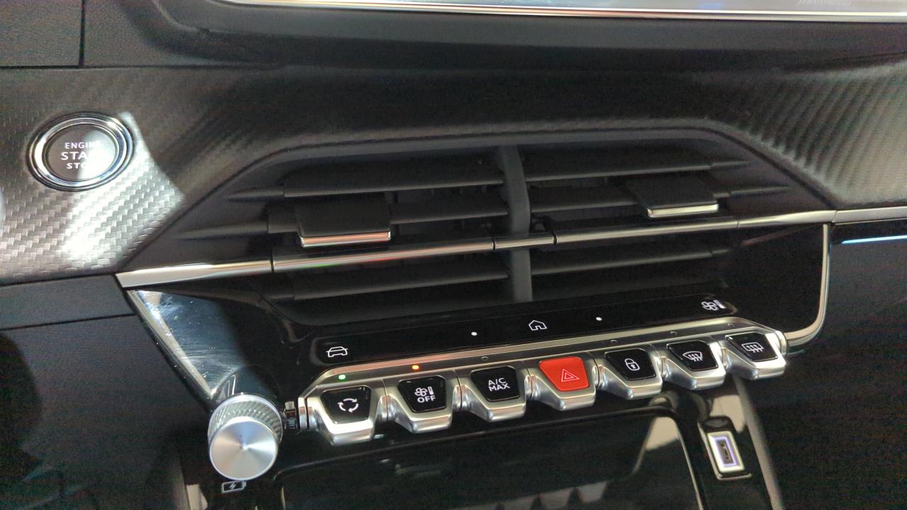 PEUGEOT 2008 NOUVEAU HYBRID 145 E-DCS6 GT + ATTELAGE + PACK VISION & NAVIGATION & DRIVE ASSIST PLUS