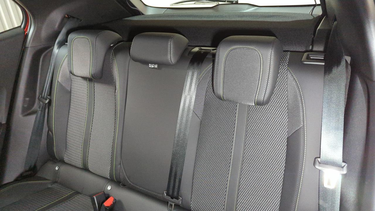 PEUGEOT 2008 NOUVEAU HYBRID 145 E-DCS6 GT + ATTELAGE + PACK VISION & NAVIGATION & DRIVE ASSIST PLUS