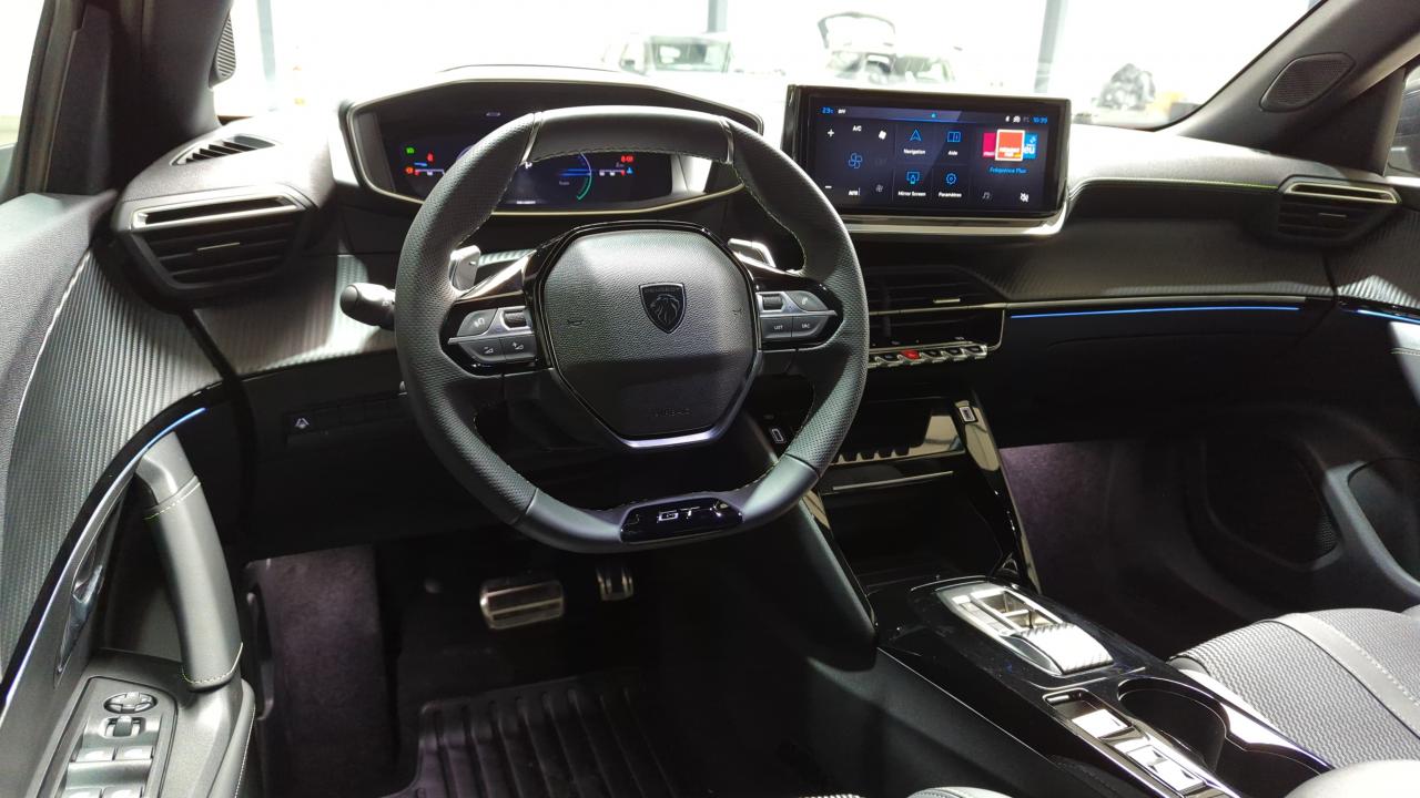 PEUGEOT 2008 NOUVEAU HYBRID 145 E-DCS6 GT + ATTELAGE + PACK VISION & NAVIGATION & DRIVE ASSIST PLUS