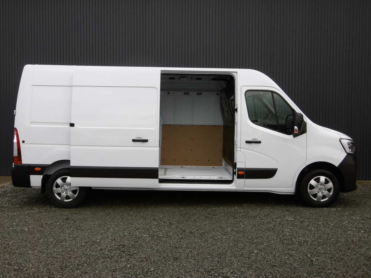 RENAULT MASTER 3 PHASE 3 L3H2 GRAND CONFORT 135 BLUE DCI