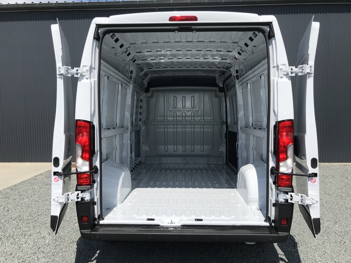 PEUGEOT BOXER VAN 165 BlueHDi